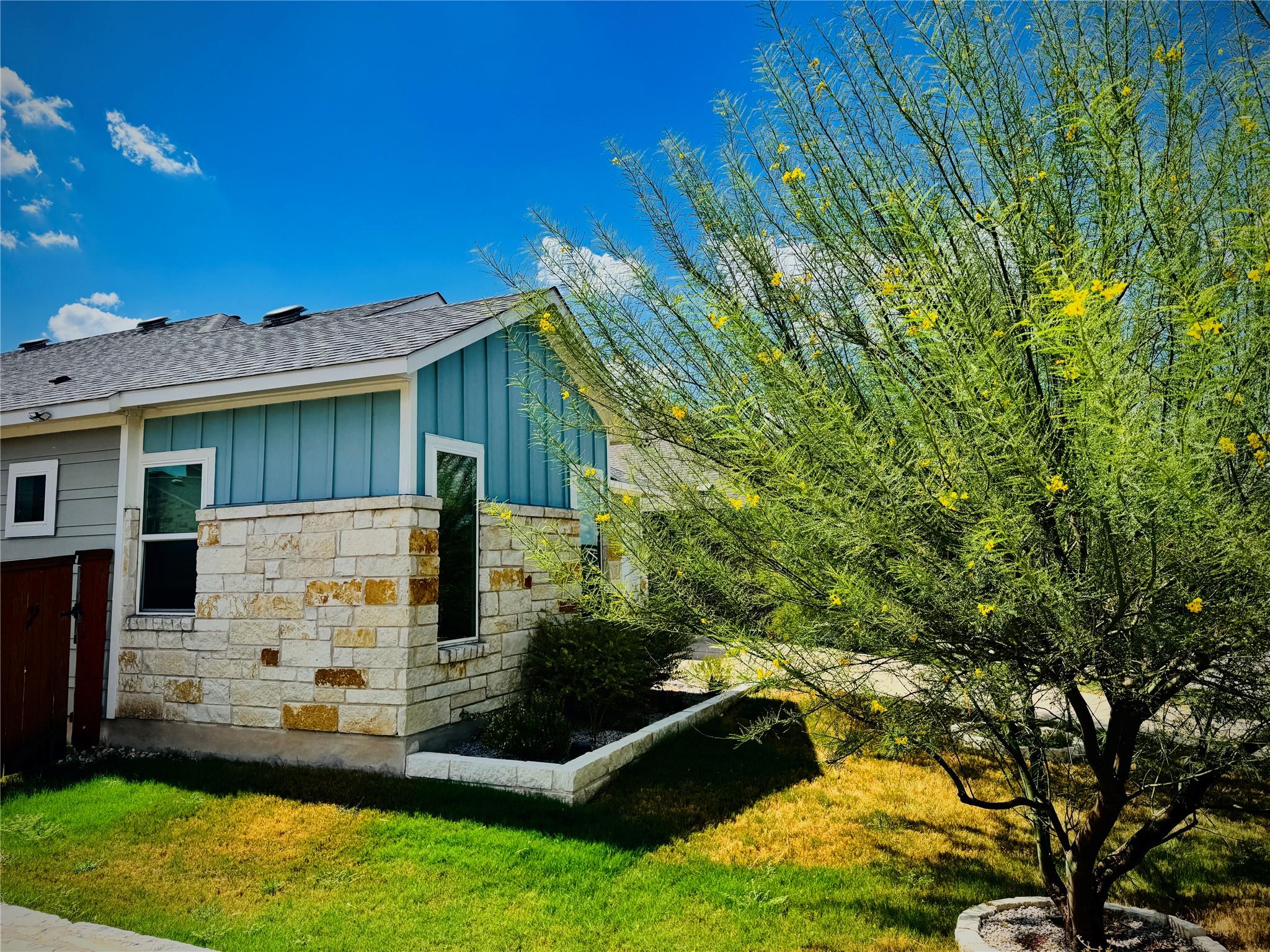 10900 American Mustang Loop Property Photo 16