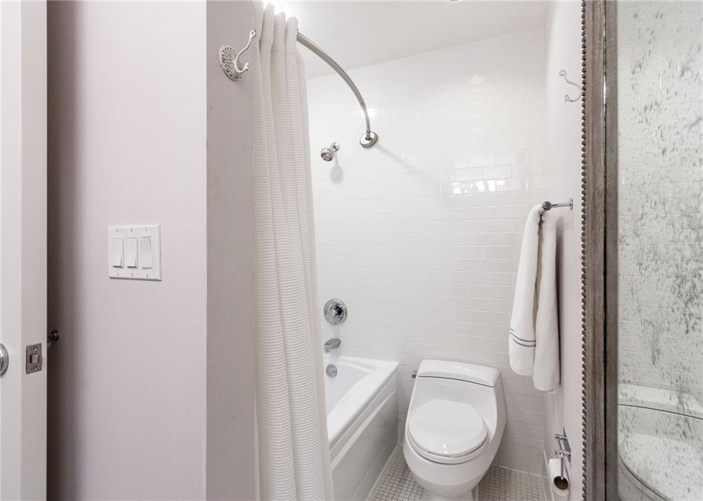 901 W 9th St #315 Property Photo 12