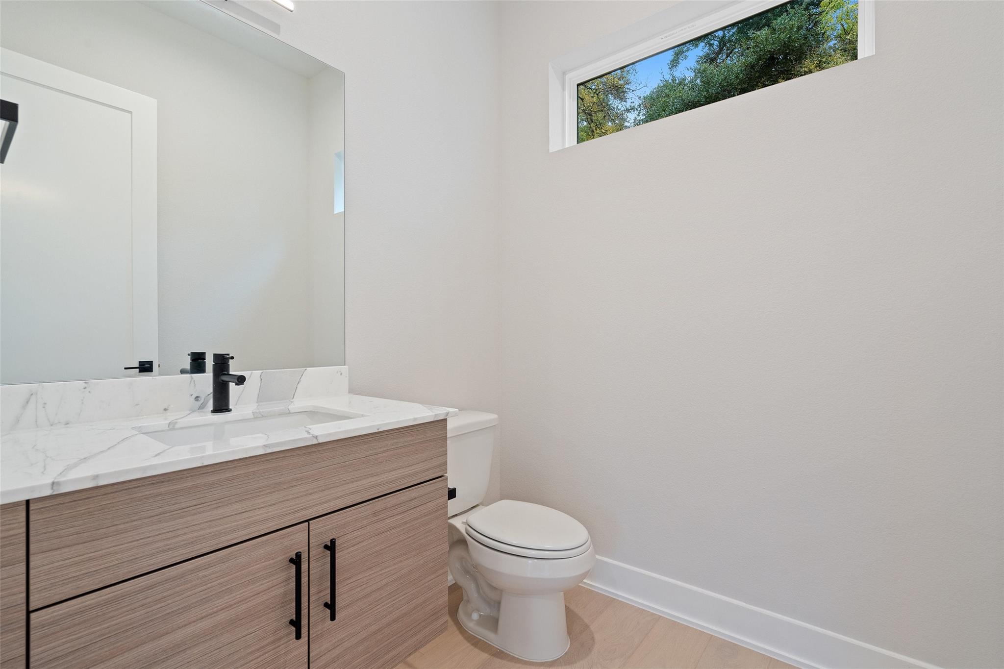 1135 Salina St Property Photo 8