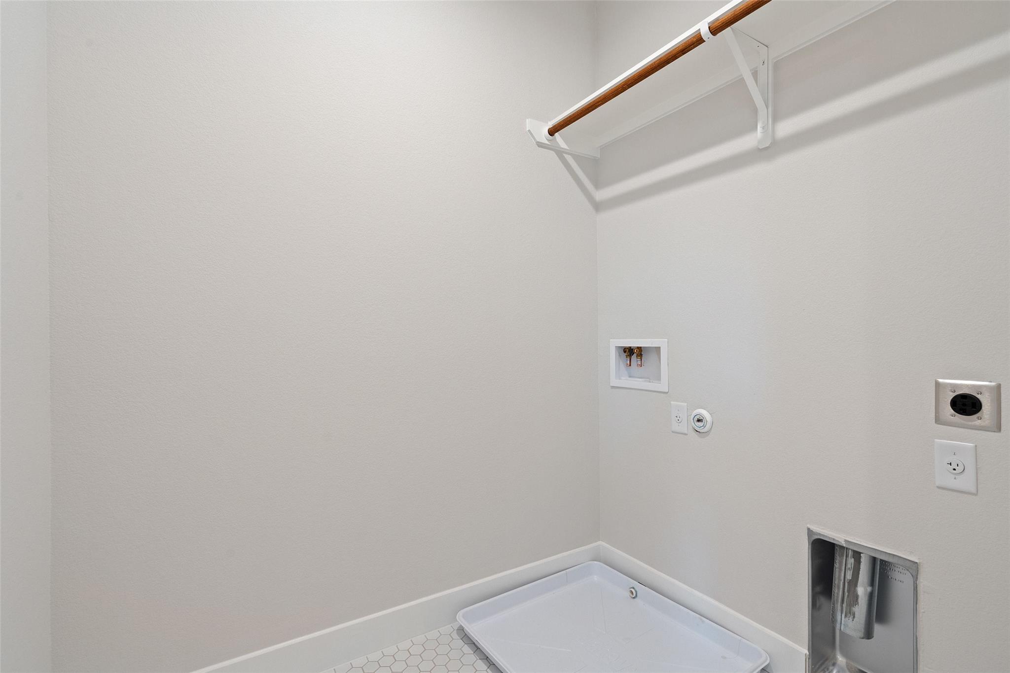 1135 Salina St Property Photo 13
