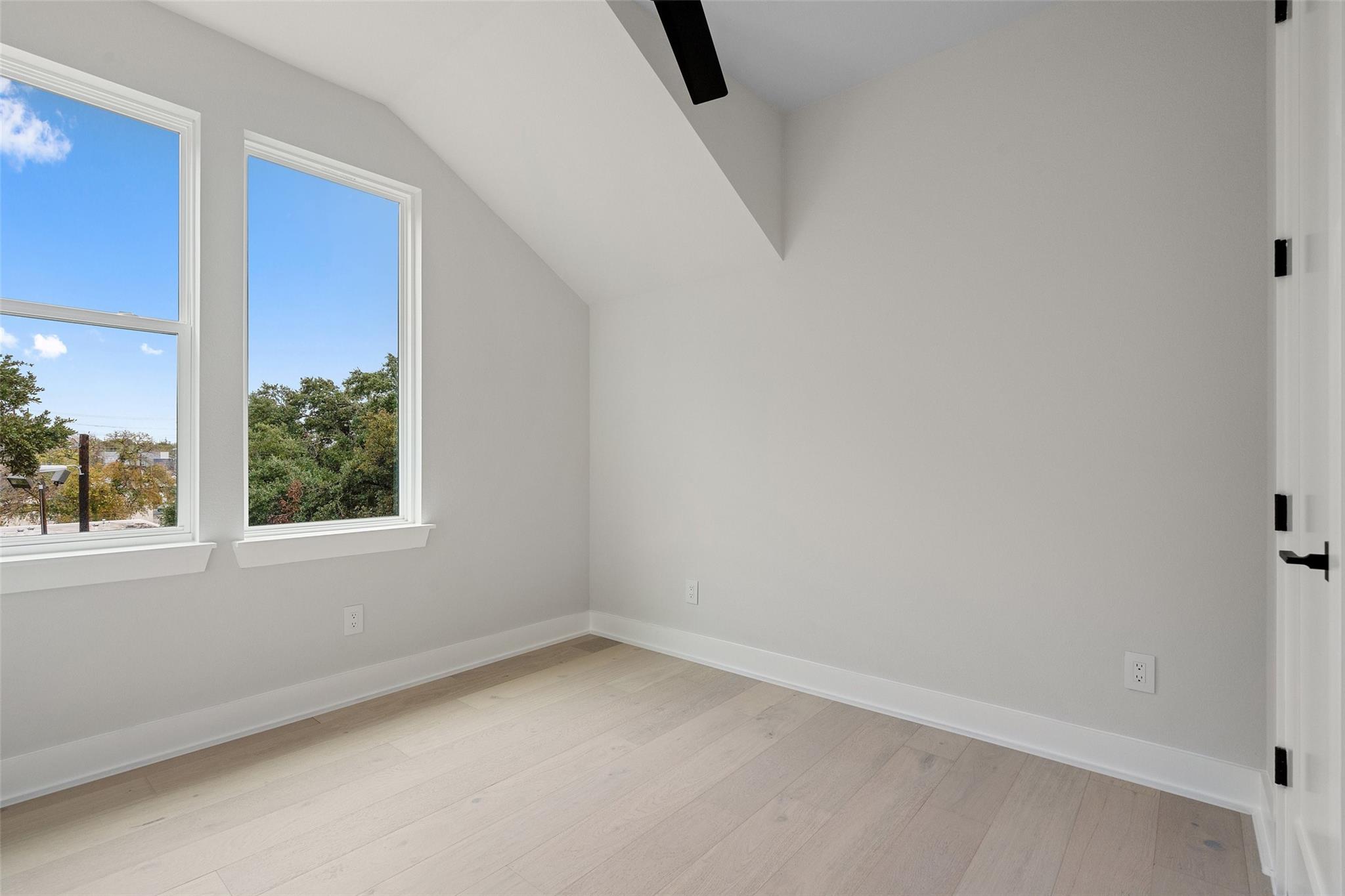 1135 Salina St Property Photo 14
