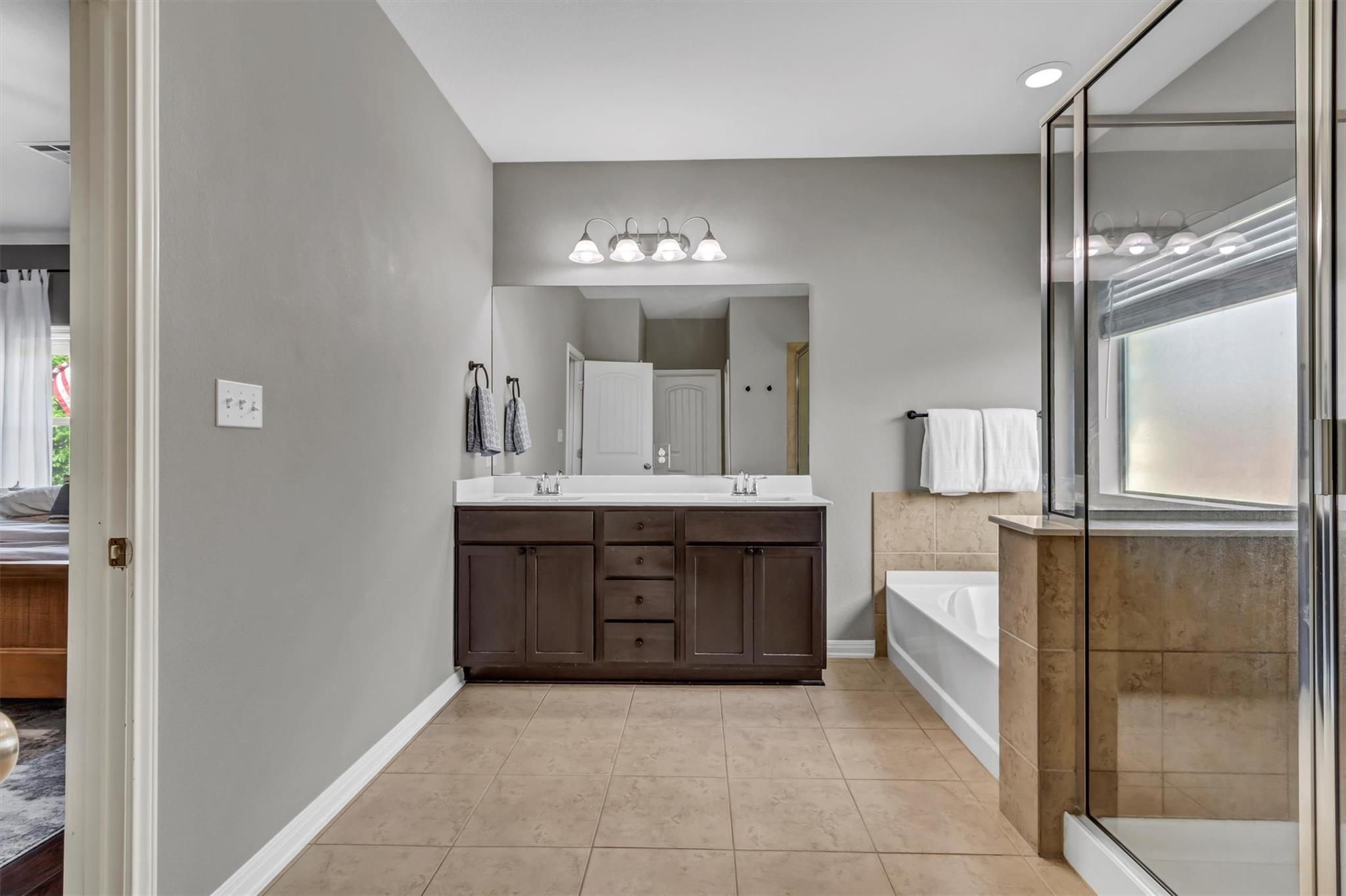 401 Valley Oaks Loop Property Photo 11
