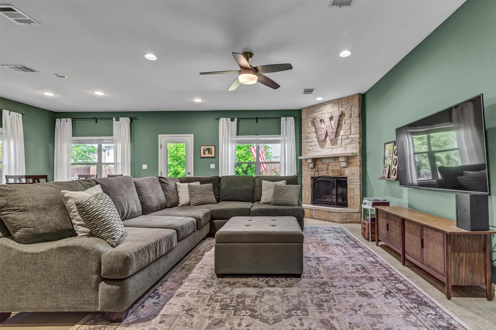 401 Valley Oaks Loop Property Photo 17