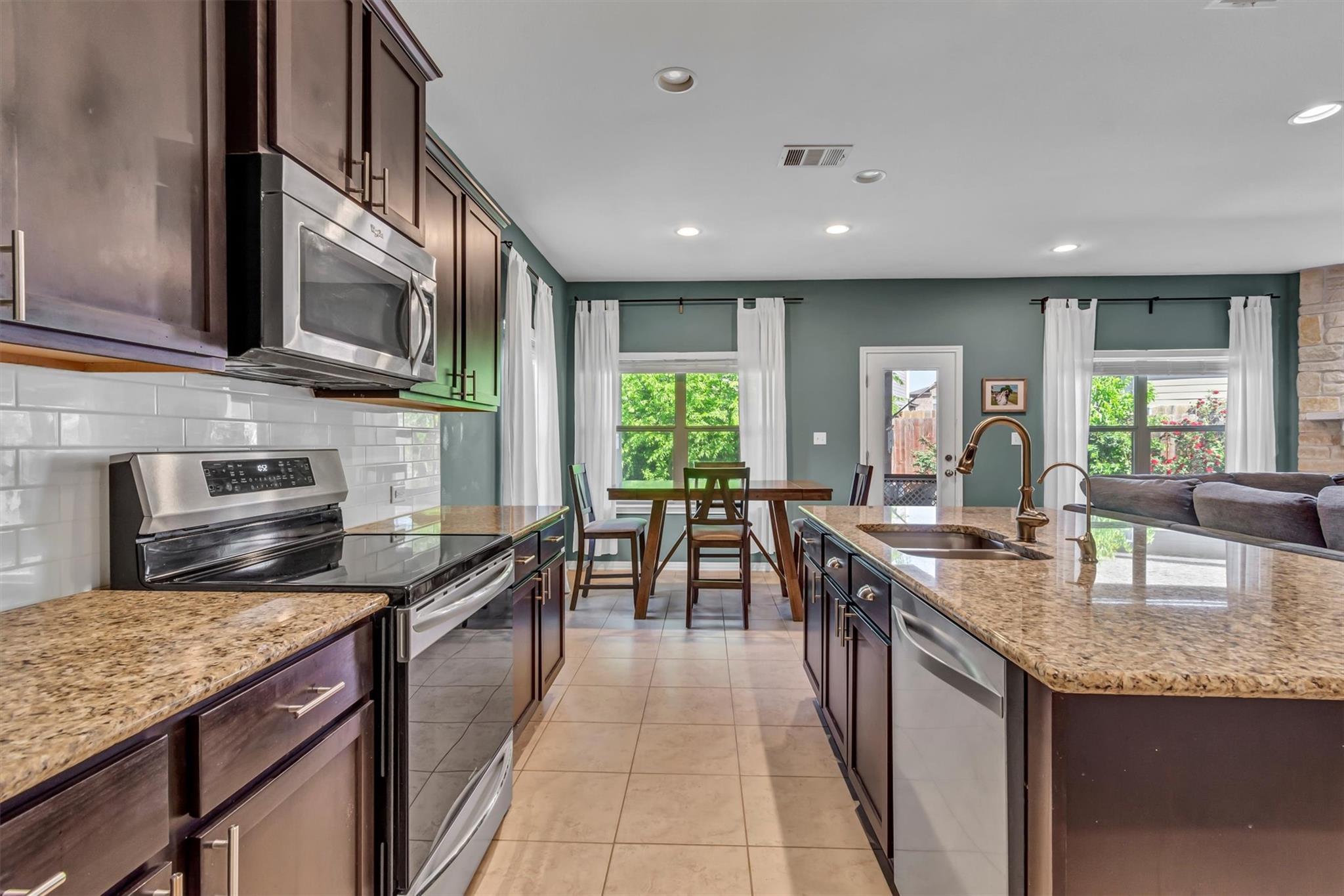401 Valley Oaks Loop Property Photo 18
