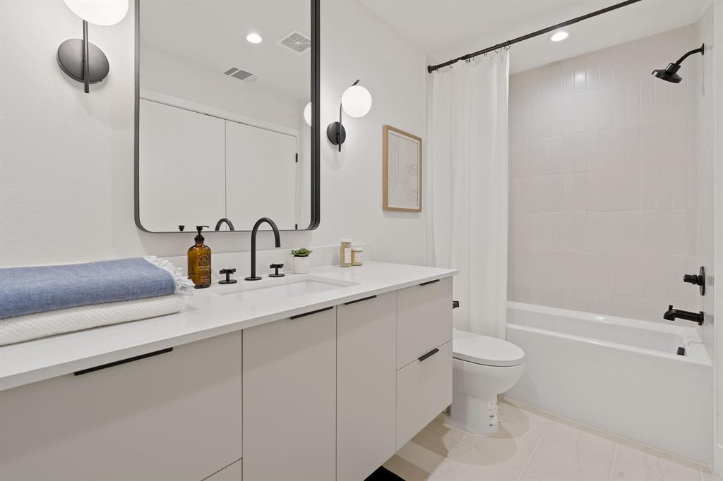 1900 Albury Cv #d Property Photo 23