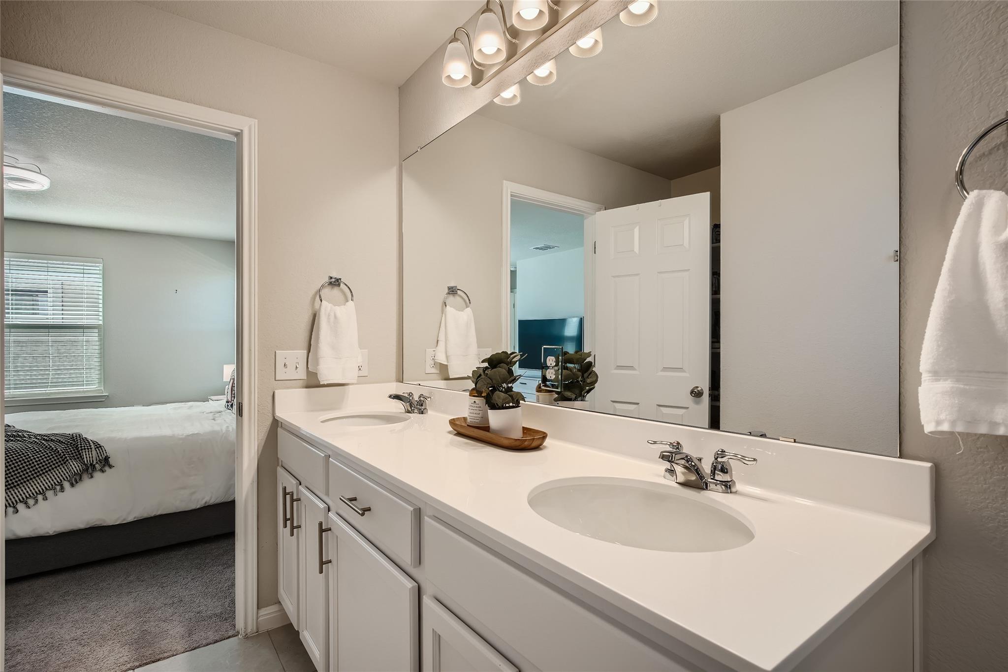 9604 Dawn Pearl Dr Property Photo 5