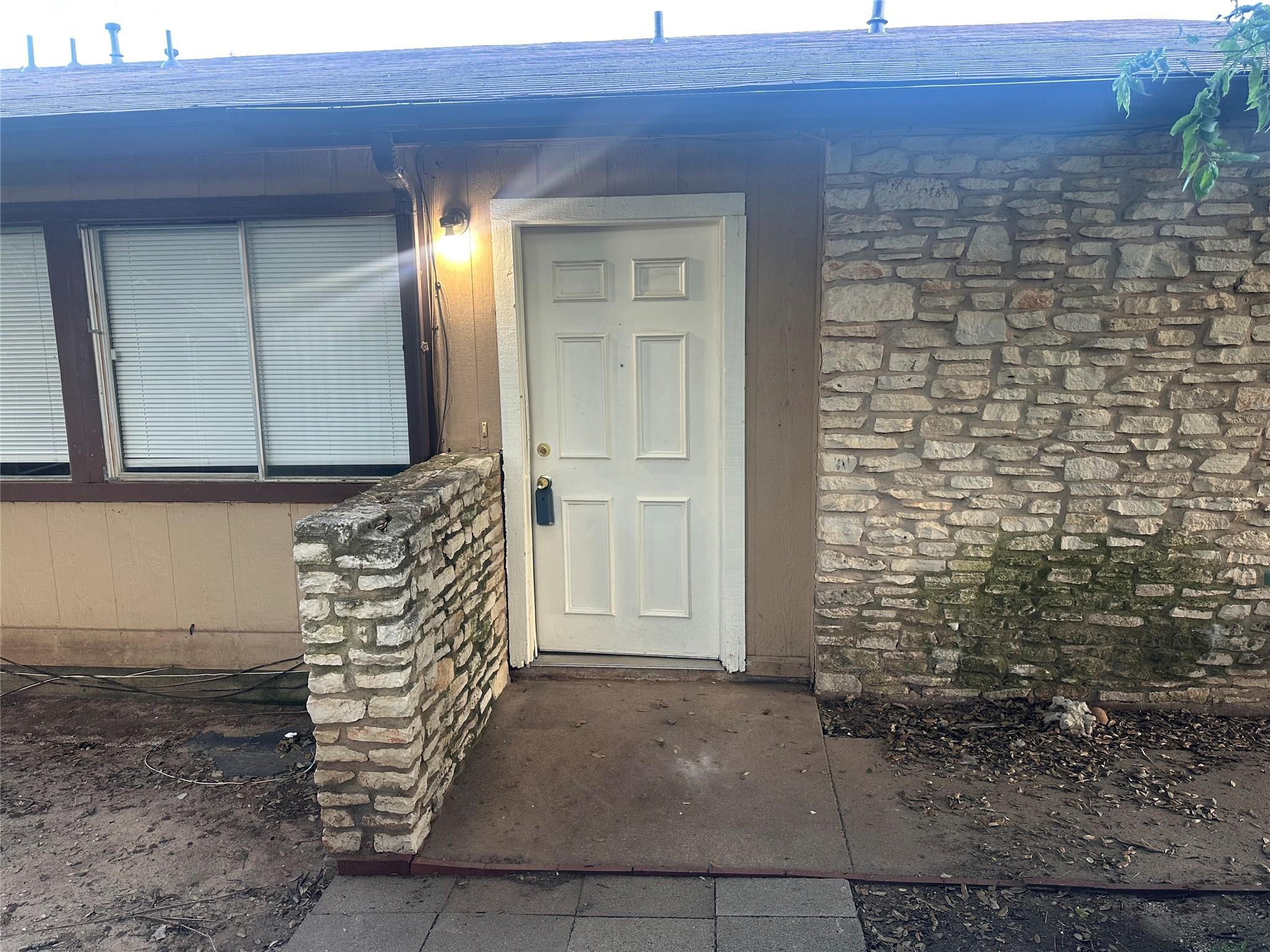 2602 S Bagdad Rd #a Property Photo 3