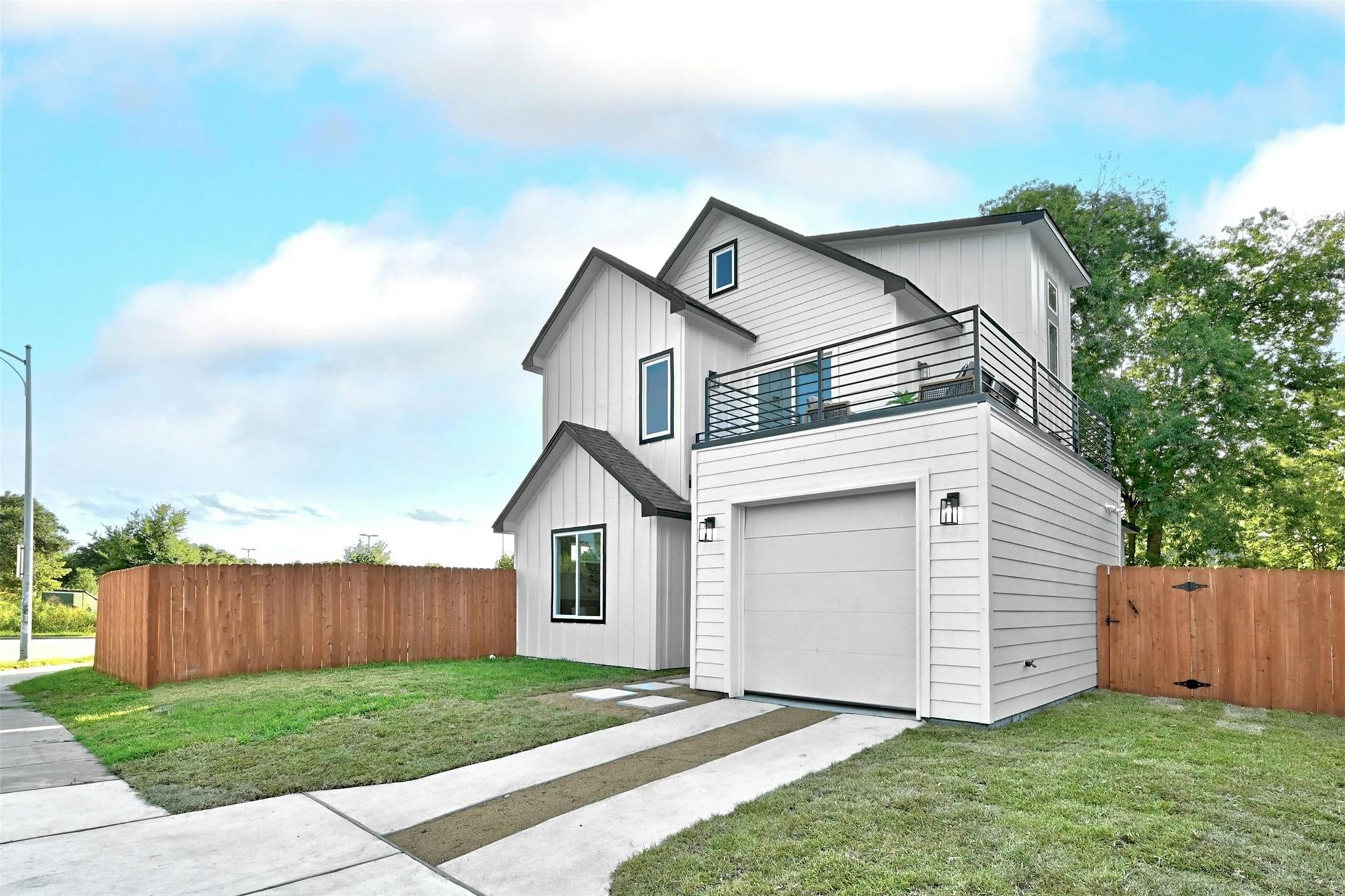 6210 Larch Ter #a Property Photo 3