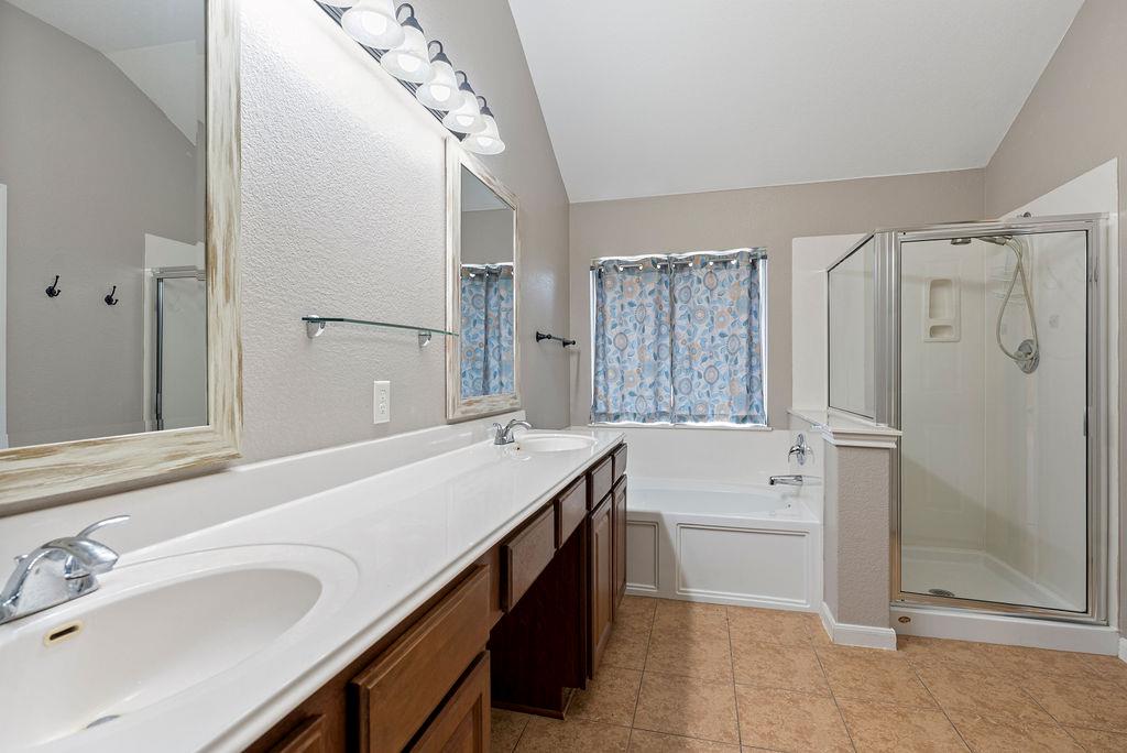 1541 Stone Rim Loop Property Photo 11