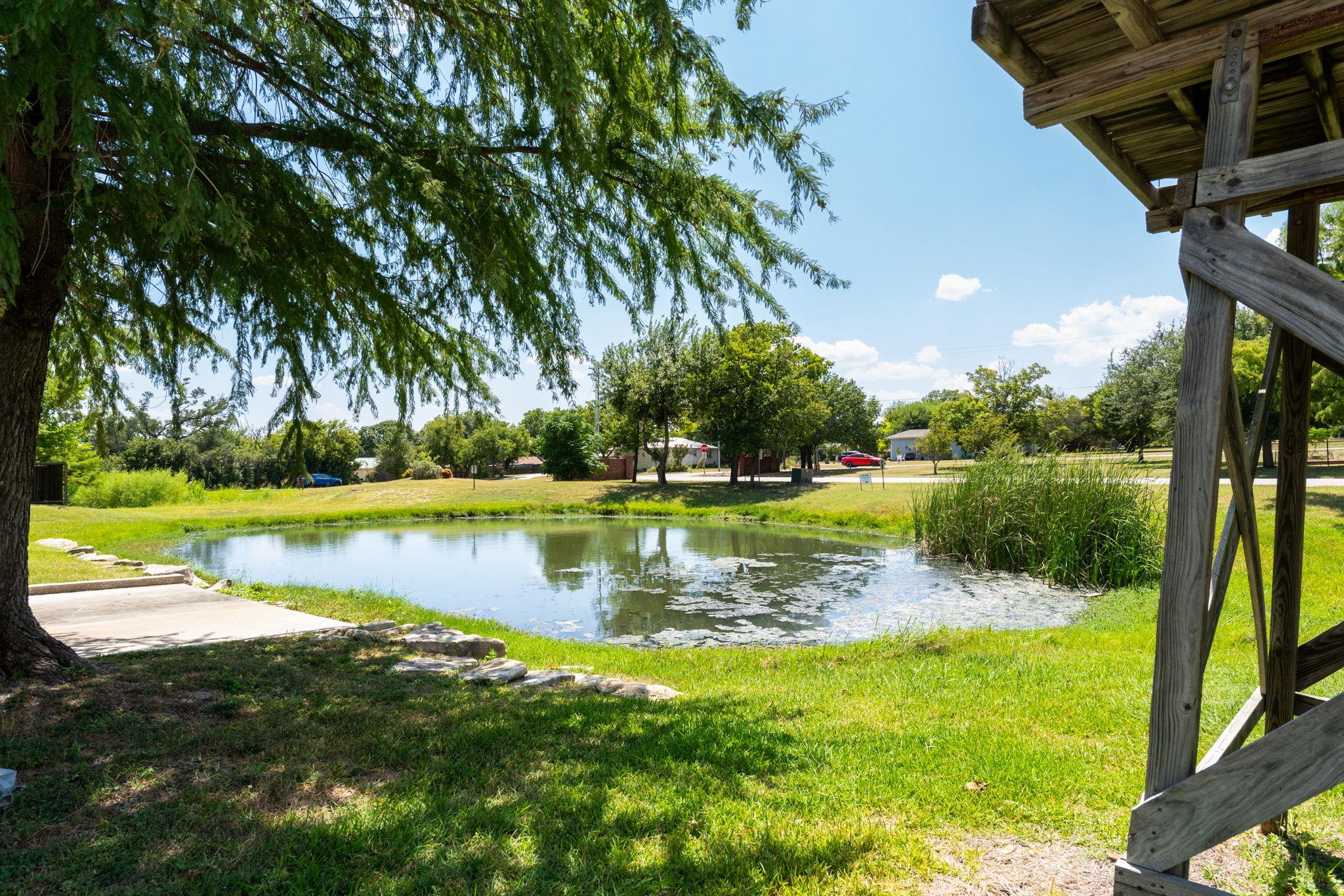 1204 Applewood Dr E Property Photo 3