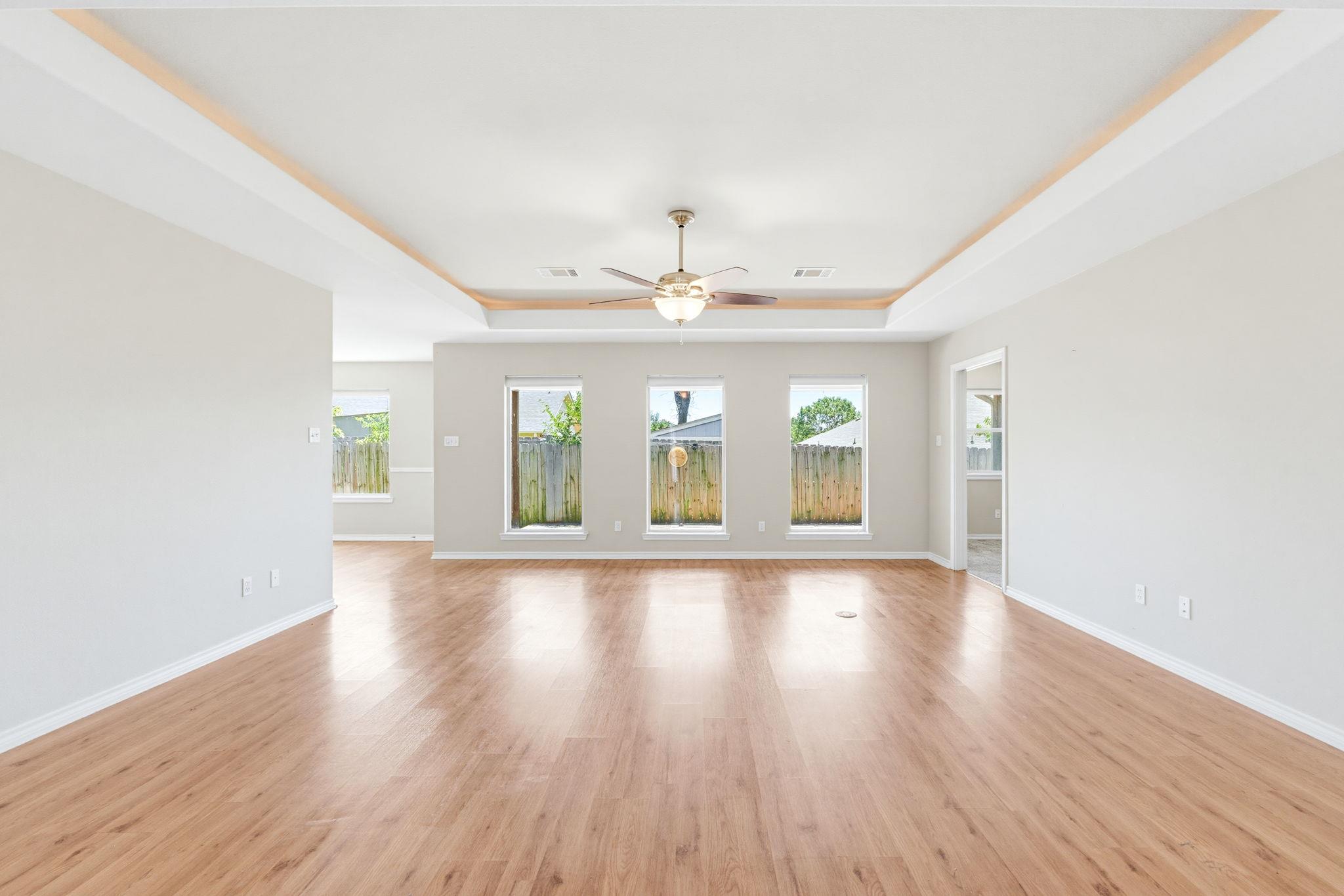 1204 Applewood Dr E Property Photo 6