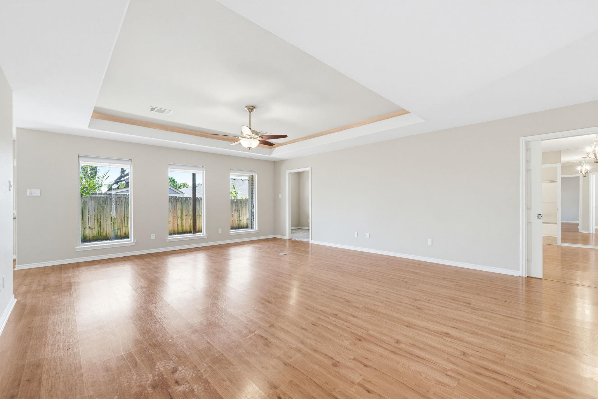 1204 Applewood Dr E Property Photo 7