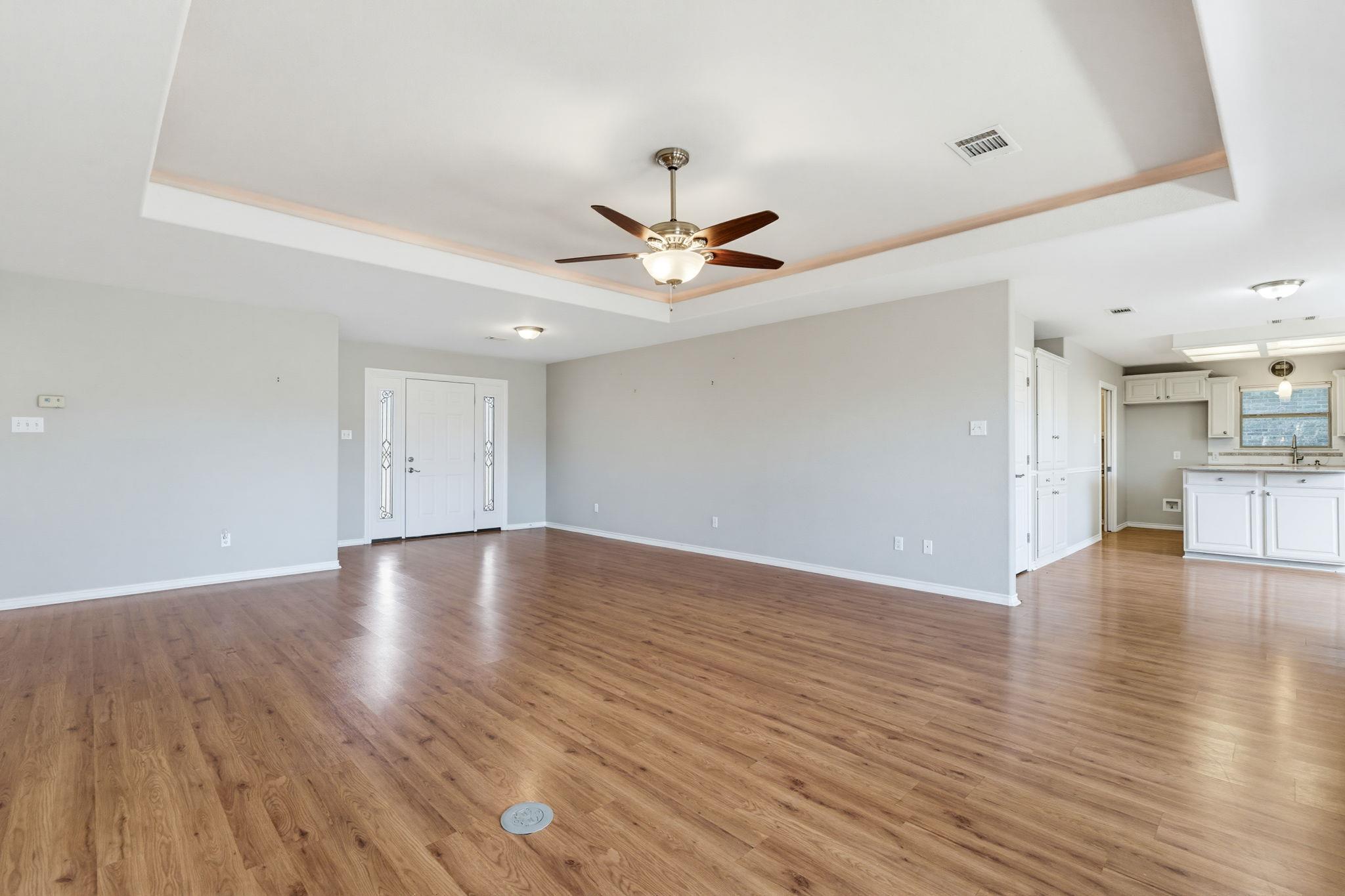 1204 Applewood Dr E Property Photo 8