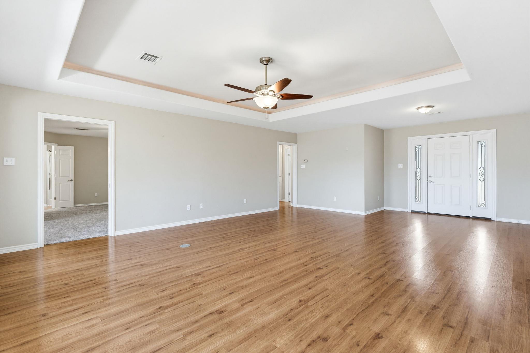 1204 Applewood Dr E Property Photo 9