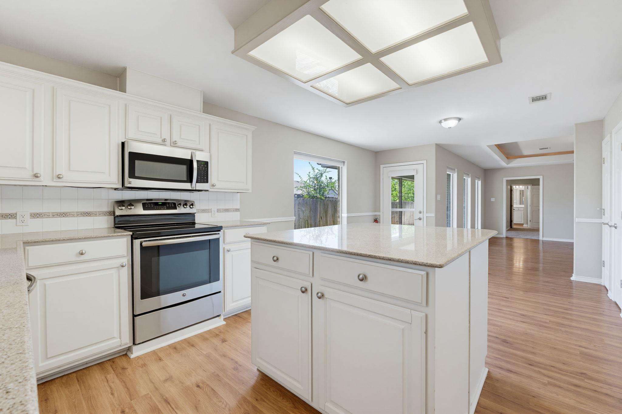 1204 Applewood Dr E Property Photo 11