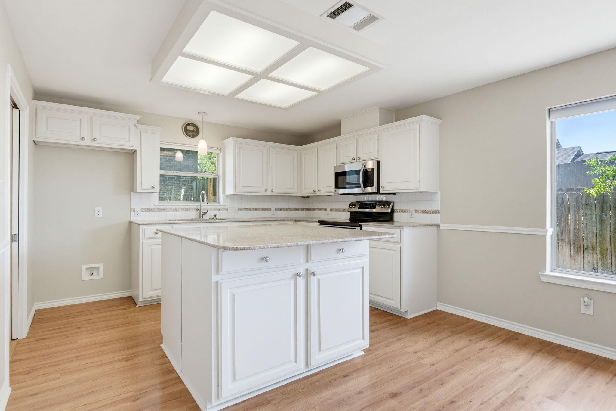 1204 Applewood Dr E Property Photo 13