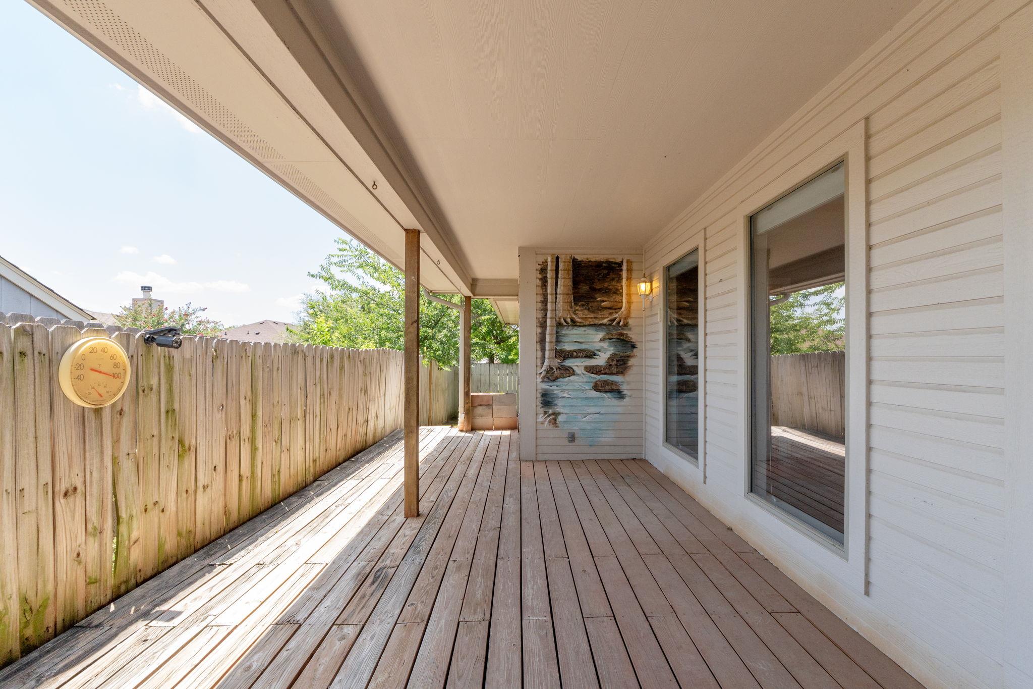 1204 Applewood Dr E Property Photo 16
