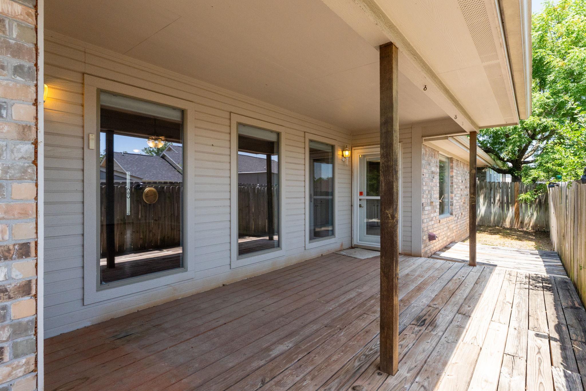 1204 Applewood Dr E Property Photo 18