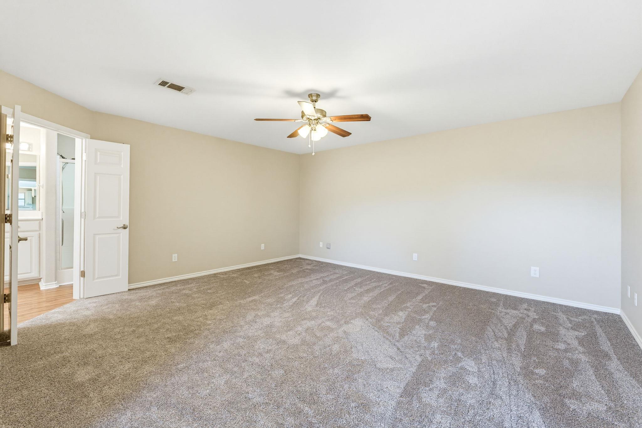 1204 Applewood Dr E Property Photo 21