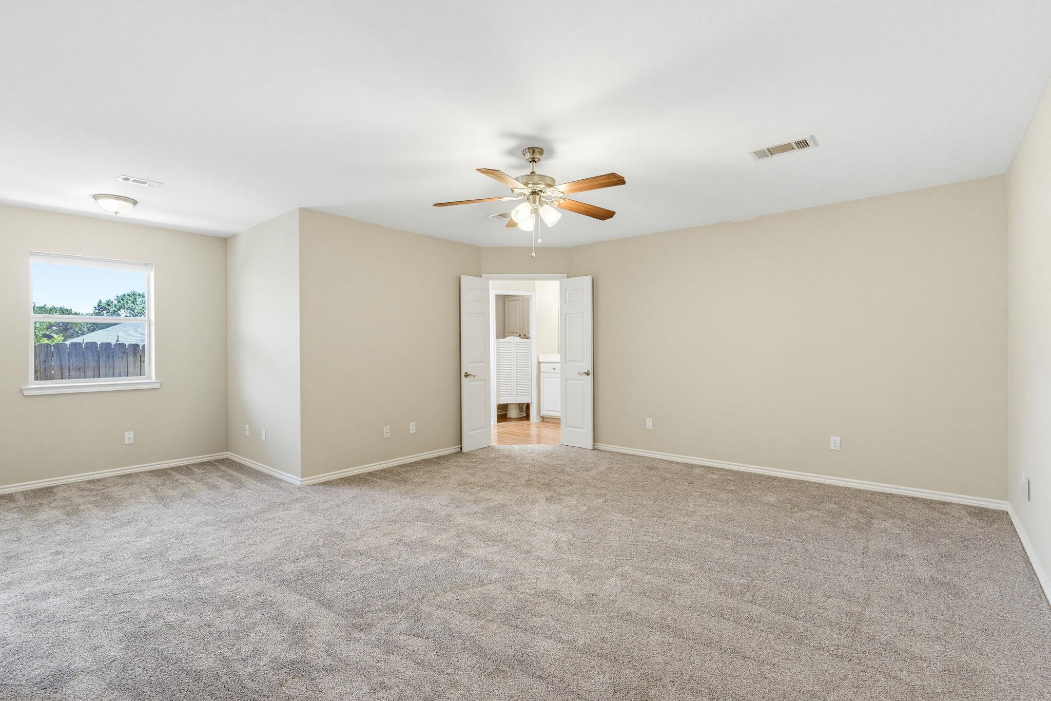 1204 Applewood Dr E Property Photo 22