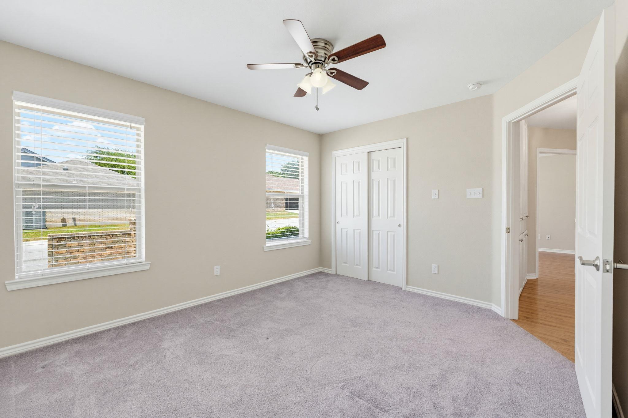 1204 Applewood Dr E Property Photo 28