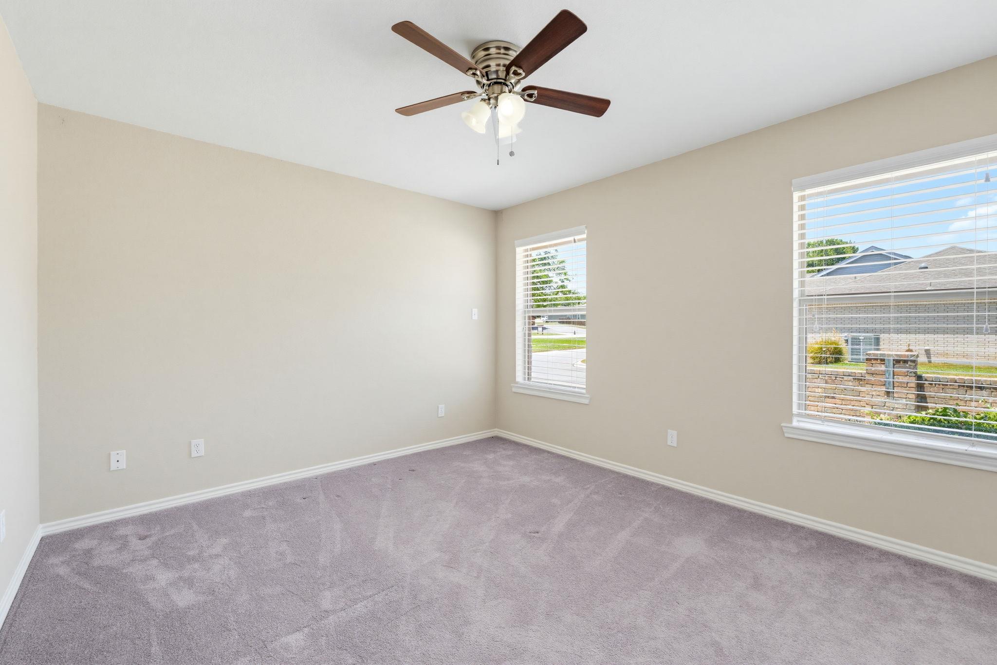 1204 Applewood Dr E Property Photo 30