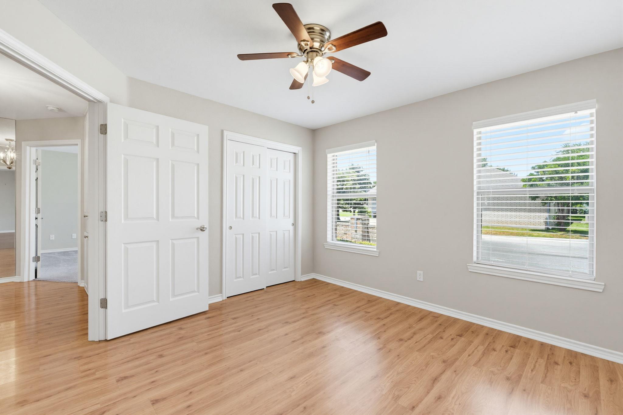 1204 Applewood Dr E Property Photo 31