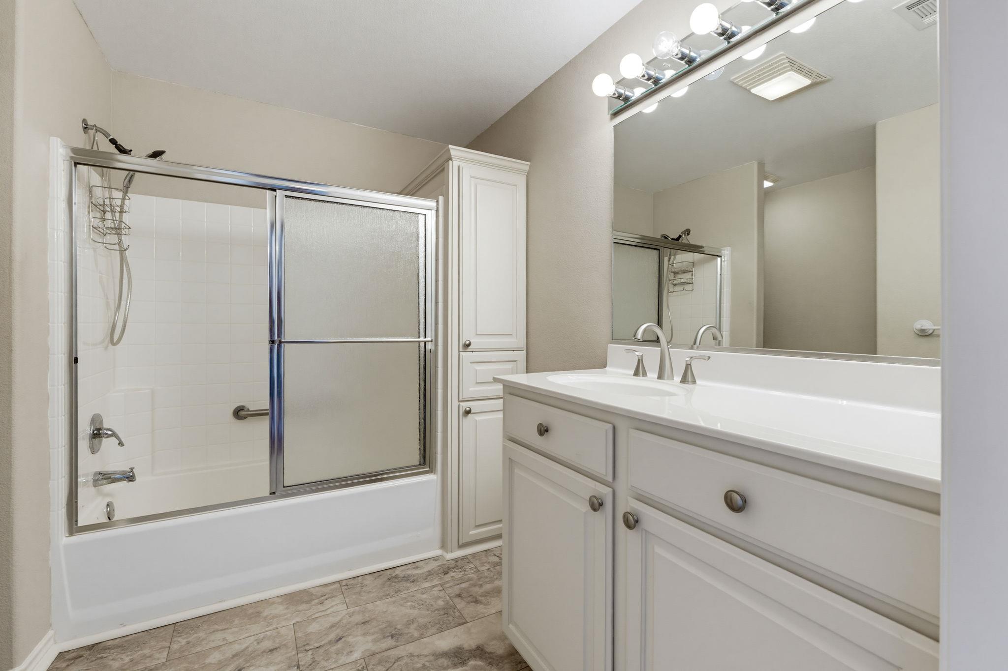1204 Applewood Dr E Property Photo 33