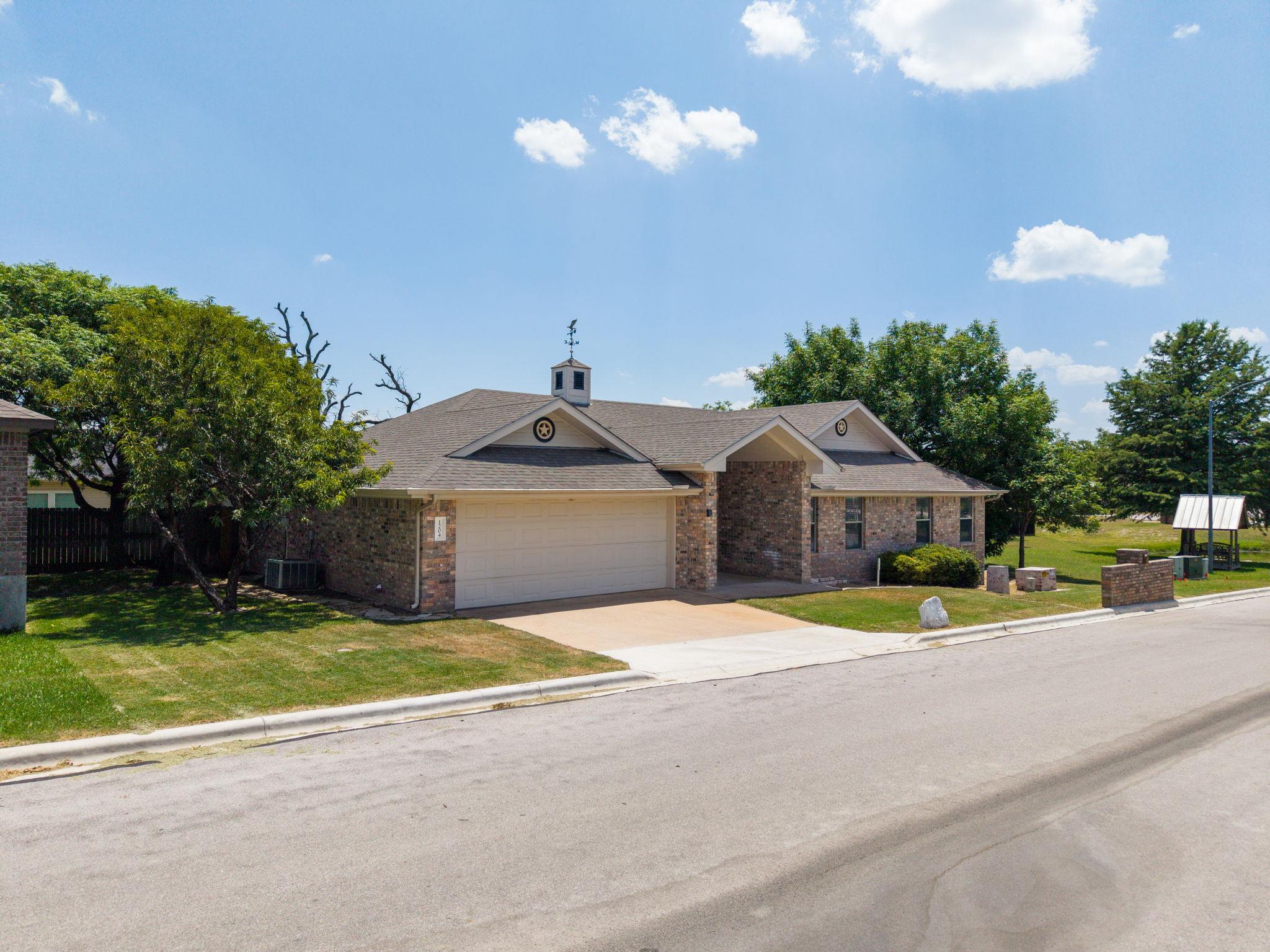 1204 Applewood Dr E Property Photo 34