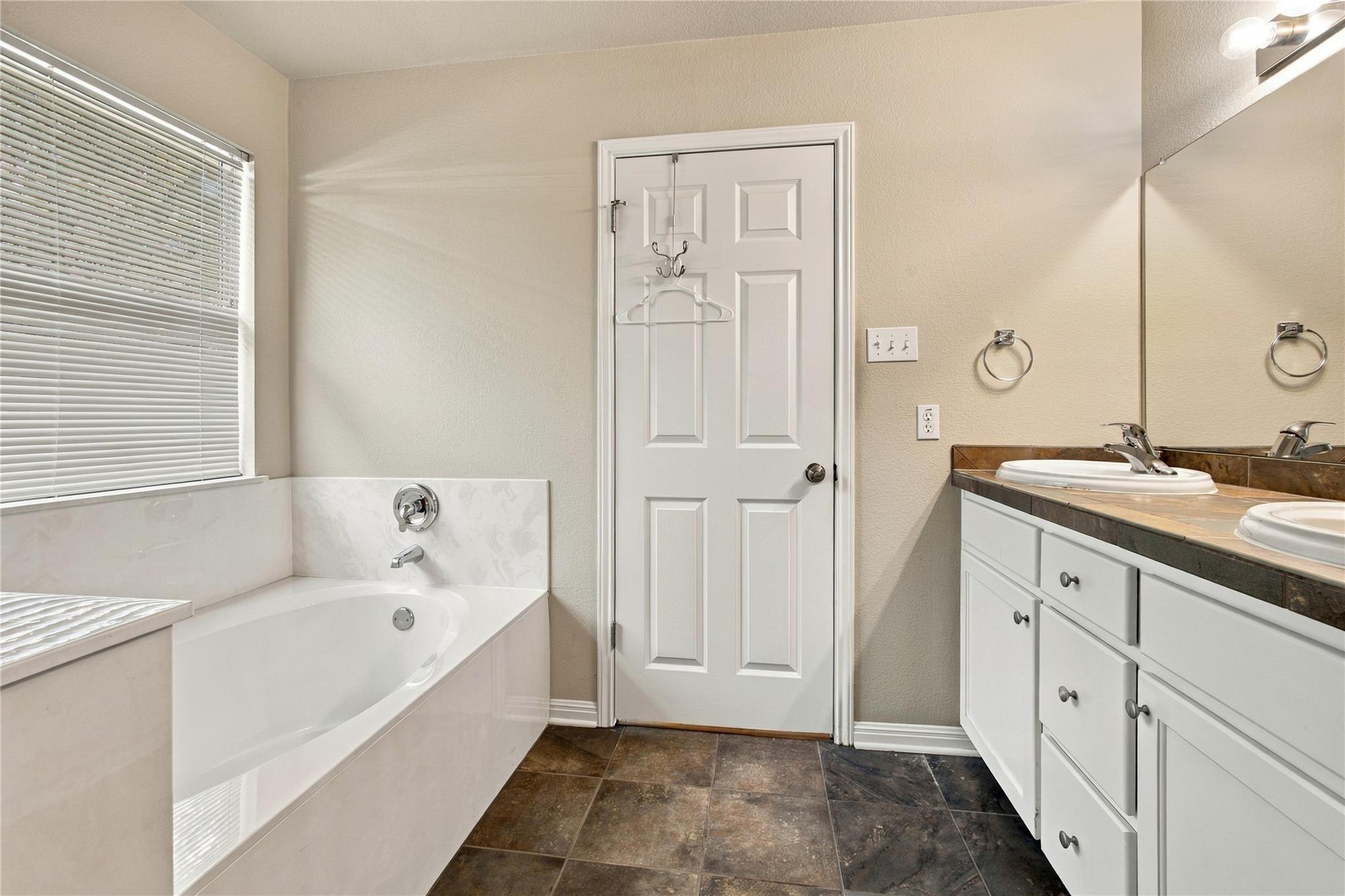 17512 Wiseman Dr Property Photo 13
