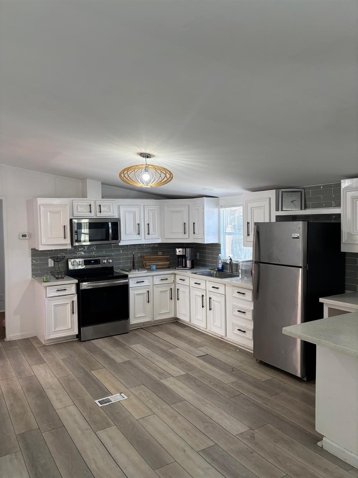1109 Hurst Creek Rd Property Photo 4