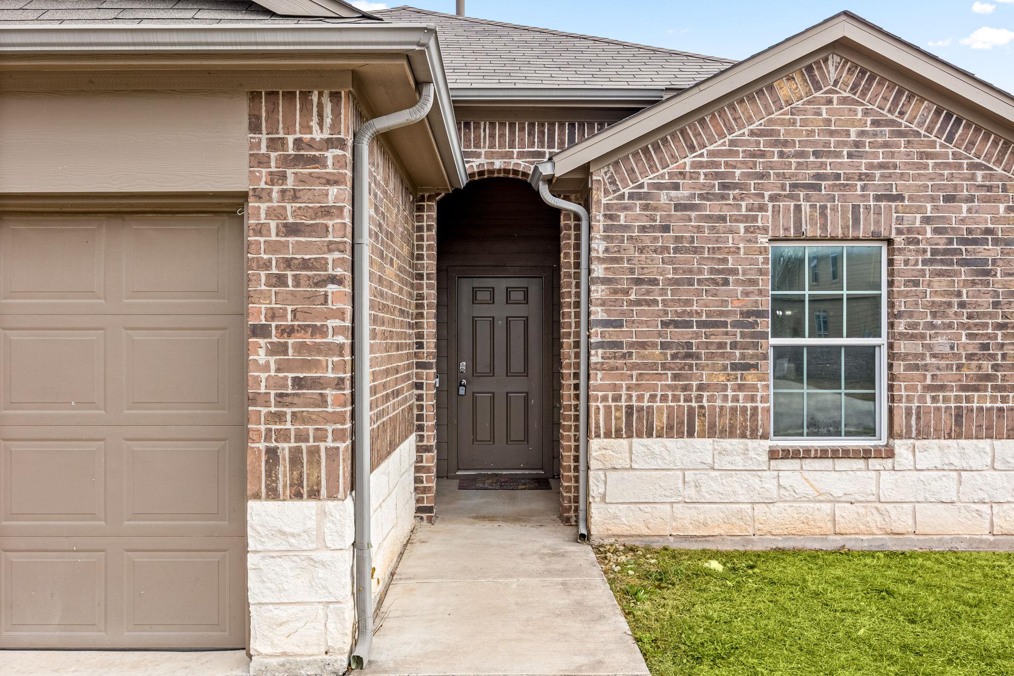152 Cibolo Creek Dr Property Photo 2