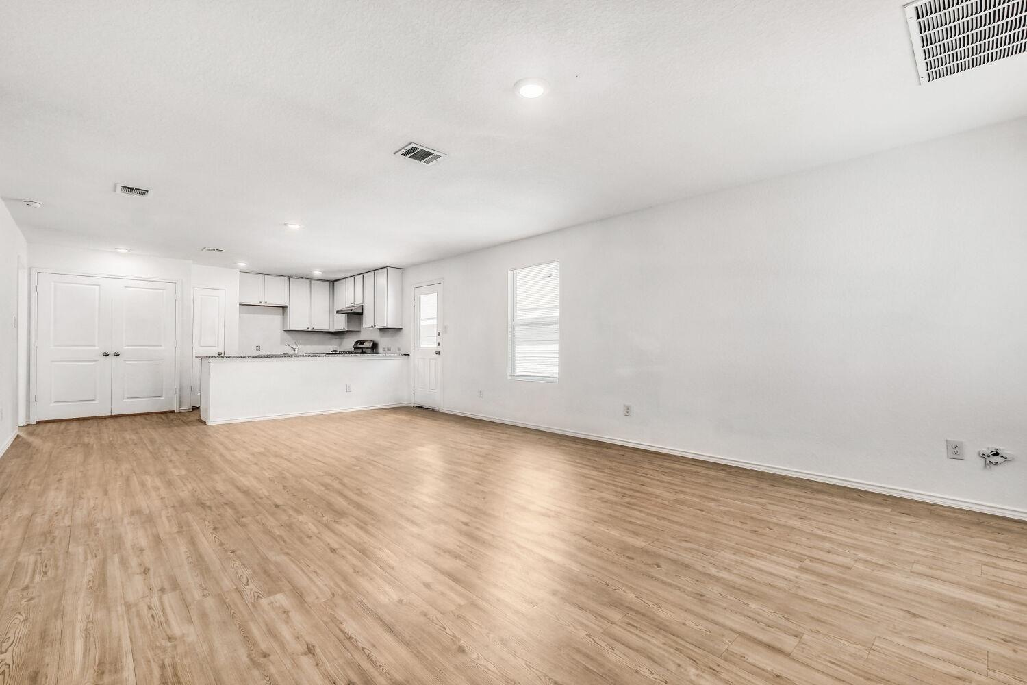 7102 Satellite Way Property Photo 2