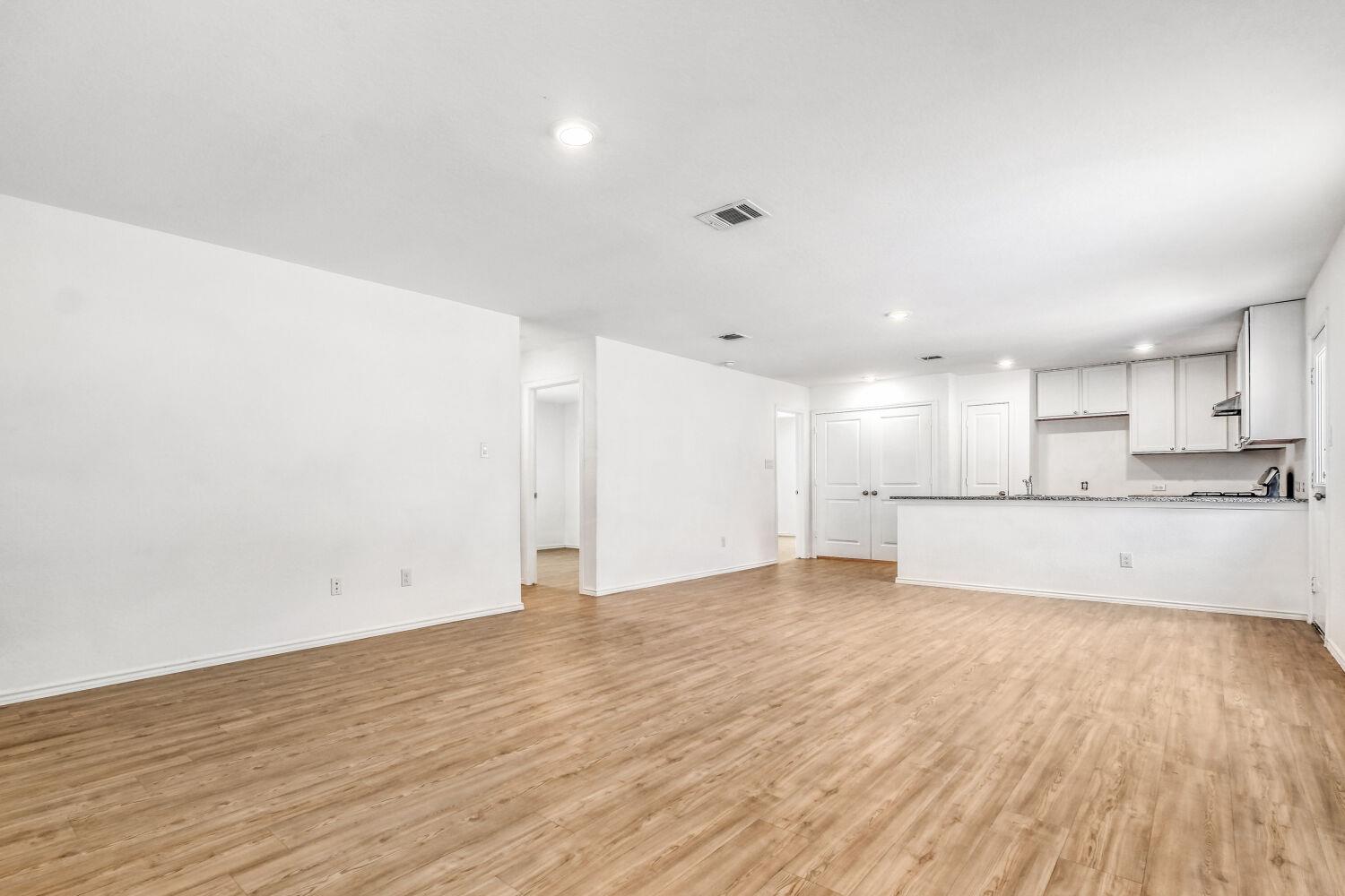 7102 Satellite Way Property Photo 3