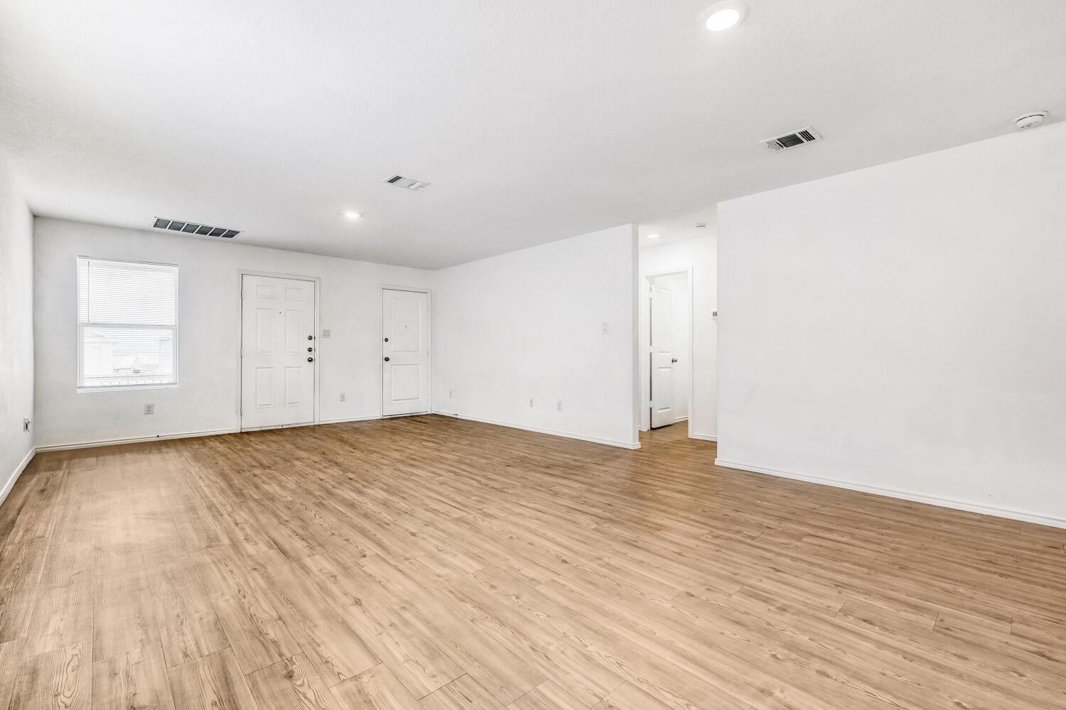7102 Satellite Way Property Photo 4
