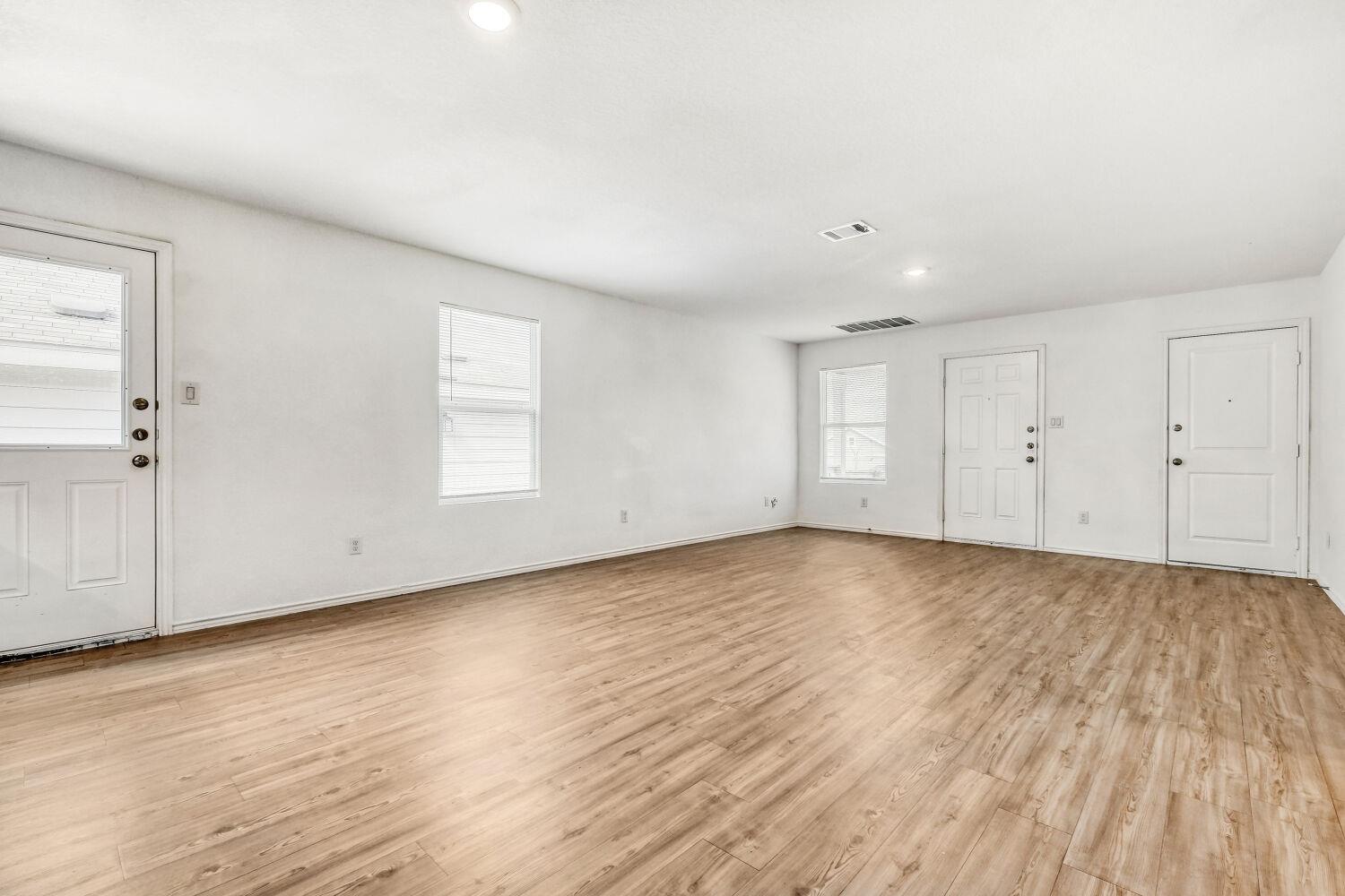 7102 Satellite Way Property Photo 5