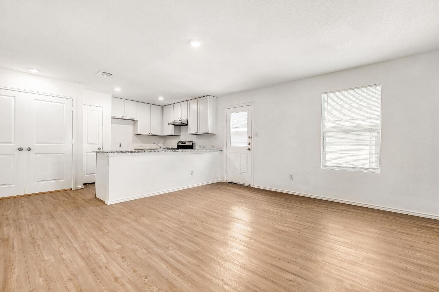 7102 Satellite Way Property Photo 6