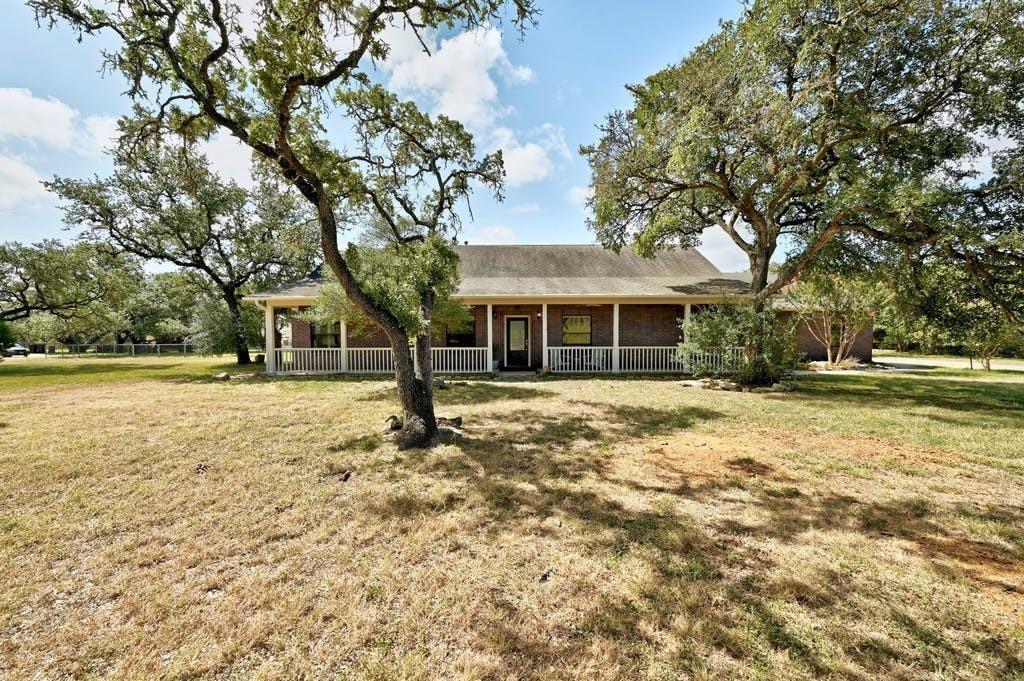 200 Oak Hollow Ln Property Photo 1