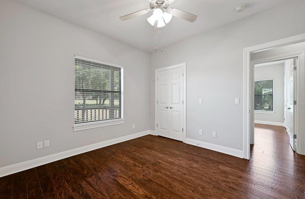 200 Oak Hollow Ln Property Photo 8