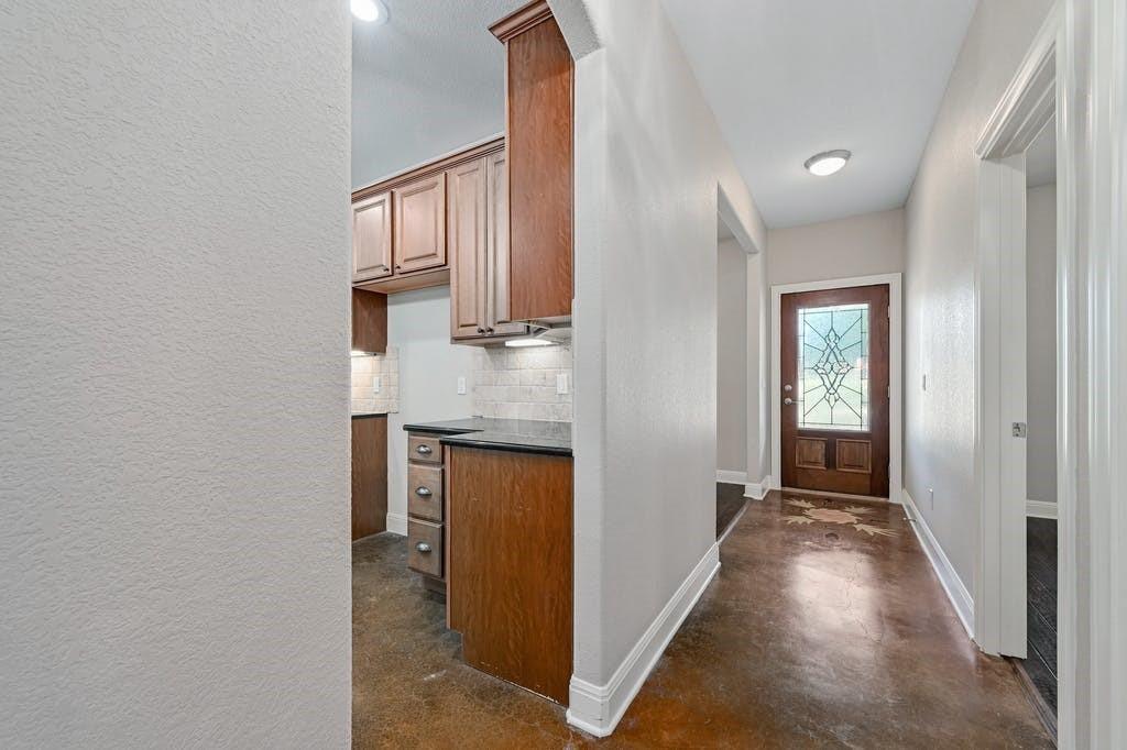 200 Oak Hollow Ln Property Photo 12