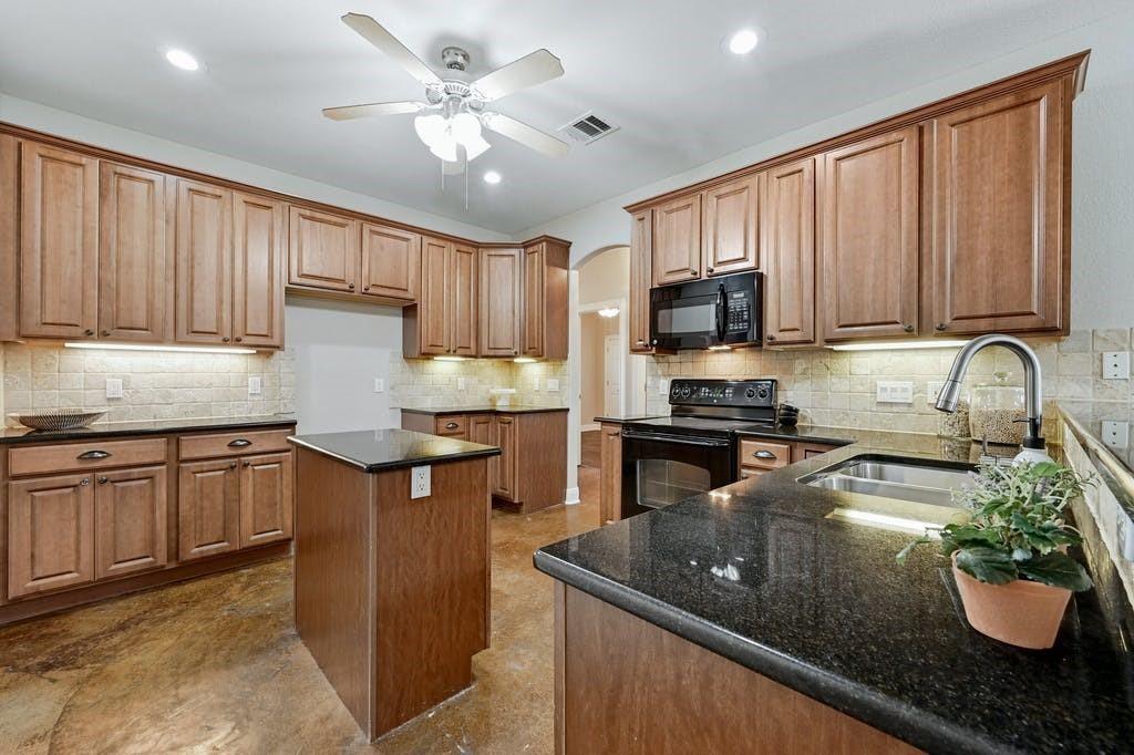 200 Oak Hollow Ln Property Photo 21