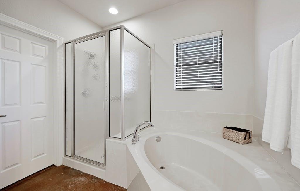 200 Oak Hollow Ln Property Photo 23