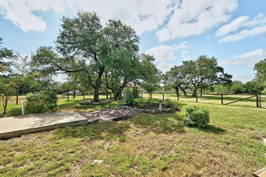200 Oak Hollow Ln Property Photo 28