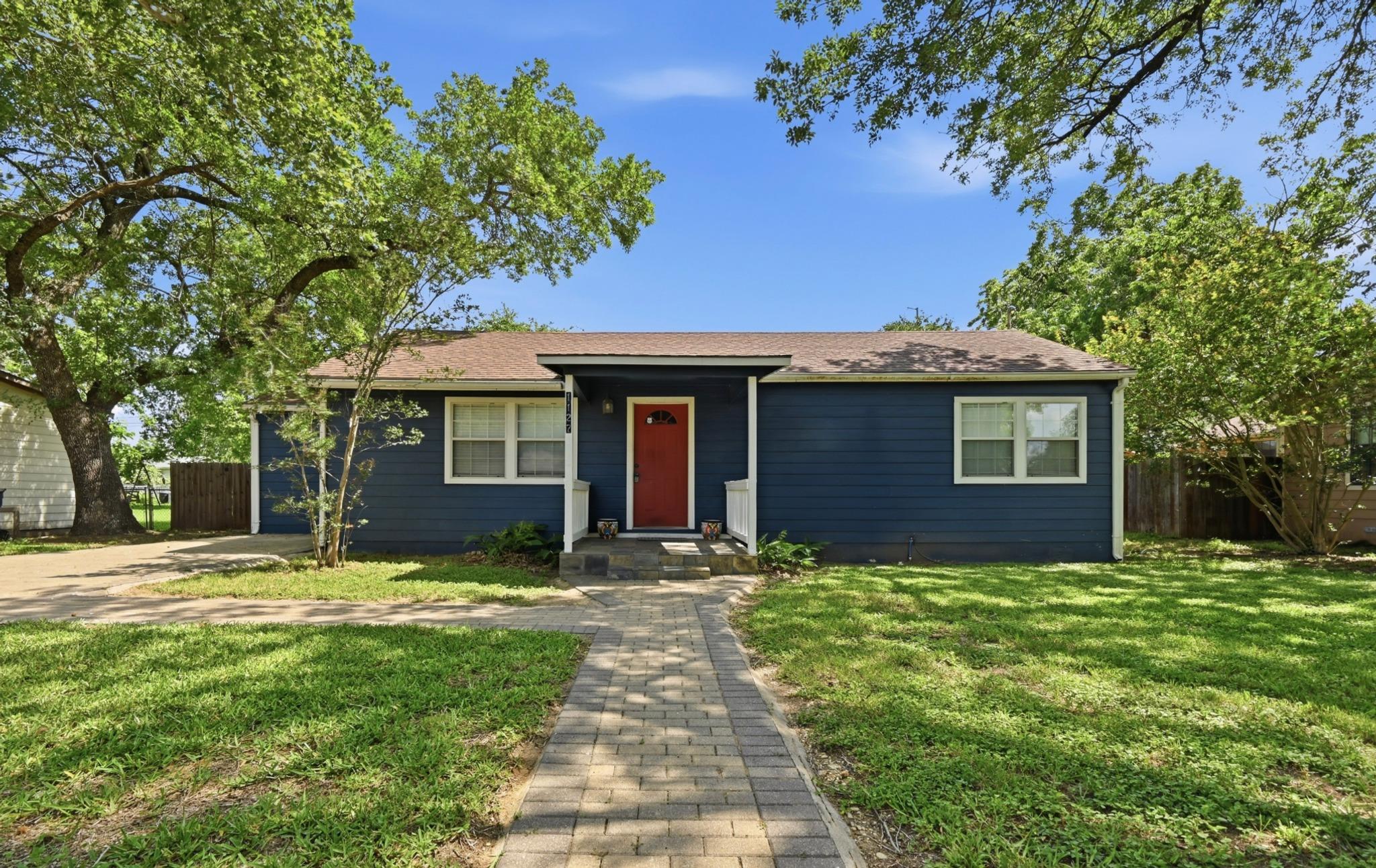 1127 Parr St Property Photo 1