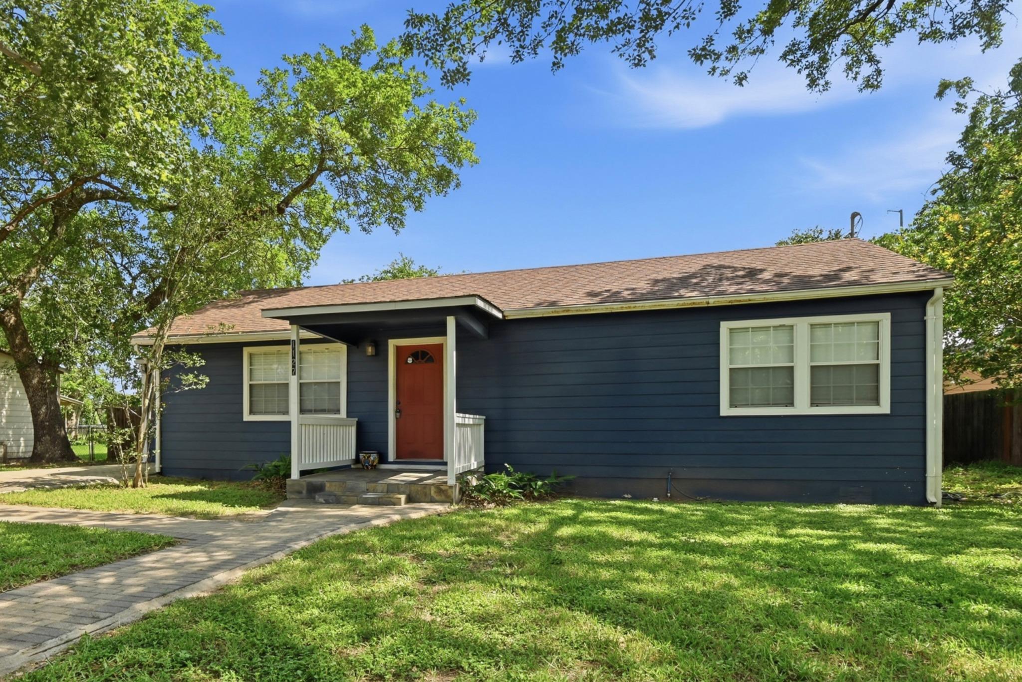 1127 Parr St Property Photo 2