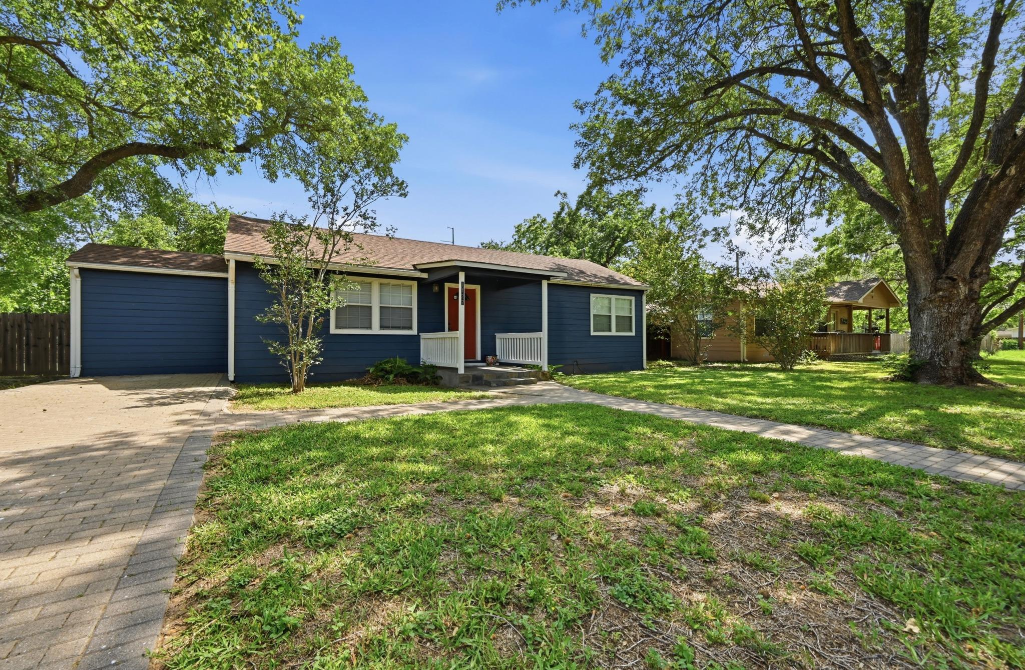 1127 Parr St Property Photo 3