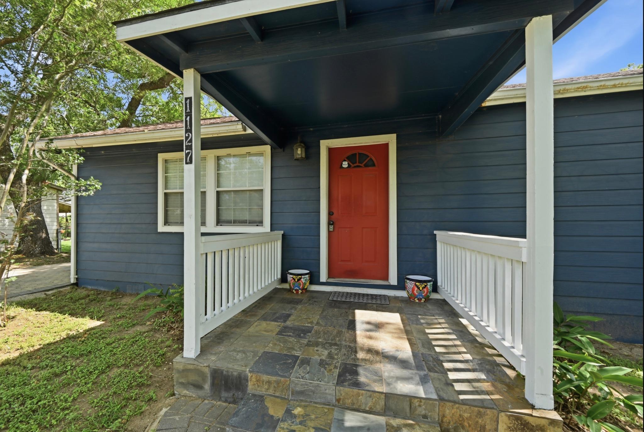 1127 Parr St Property Photo 4
