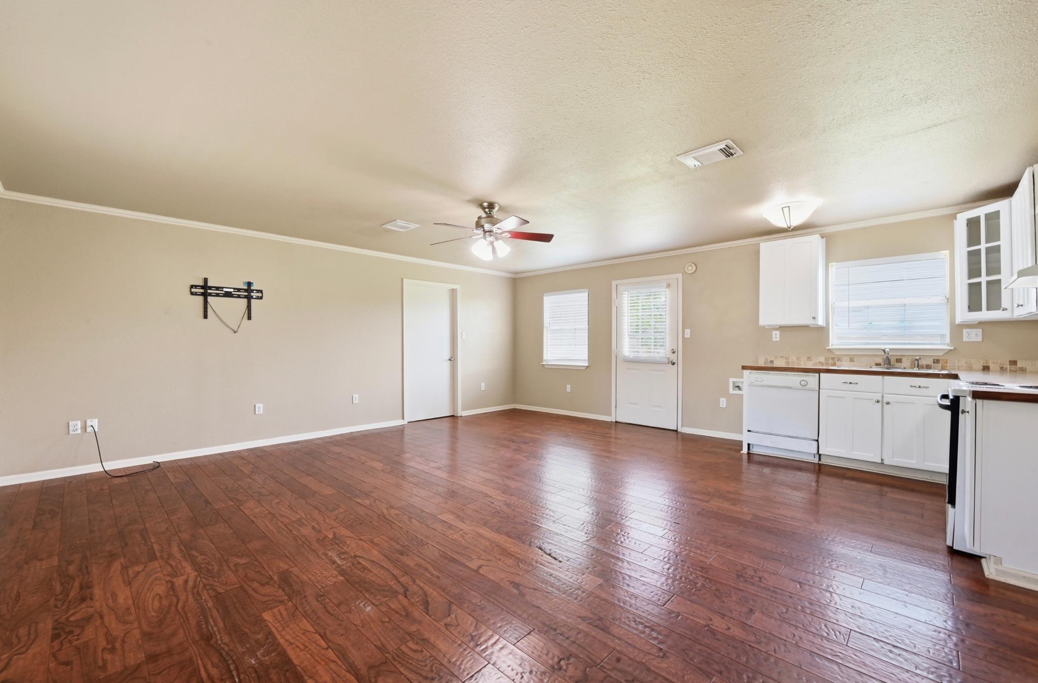 1127 Parr St Property Photo 5