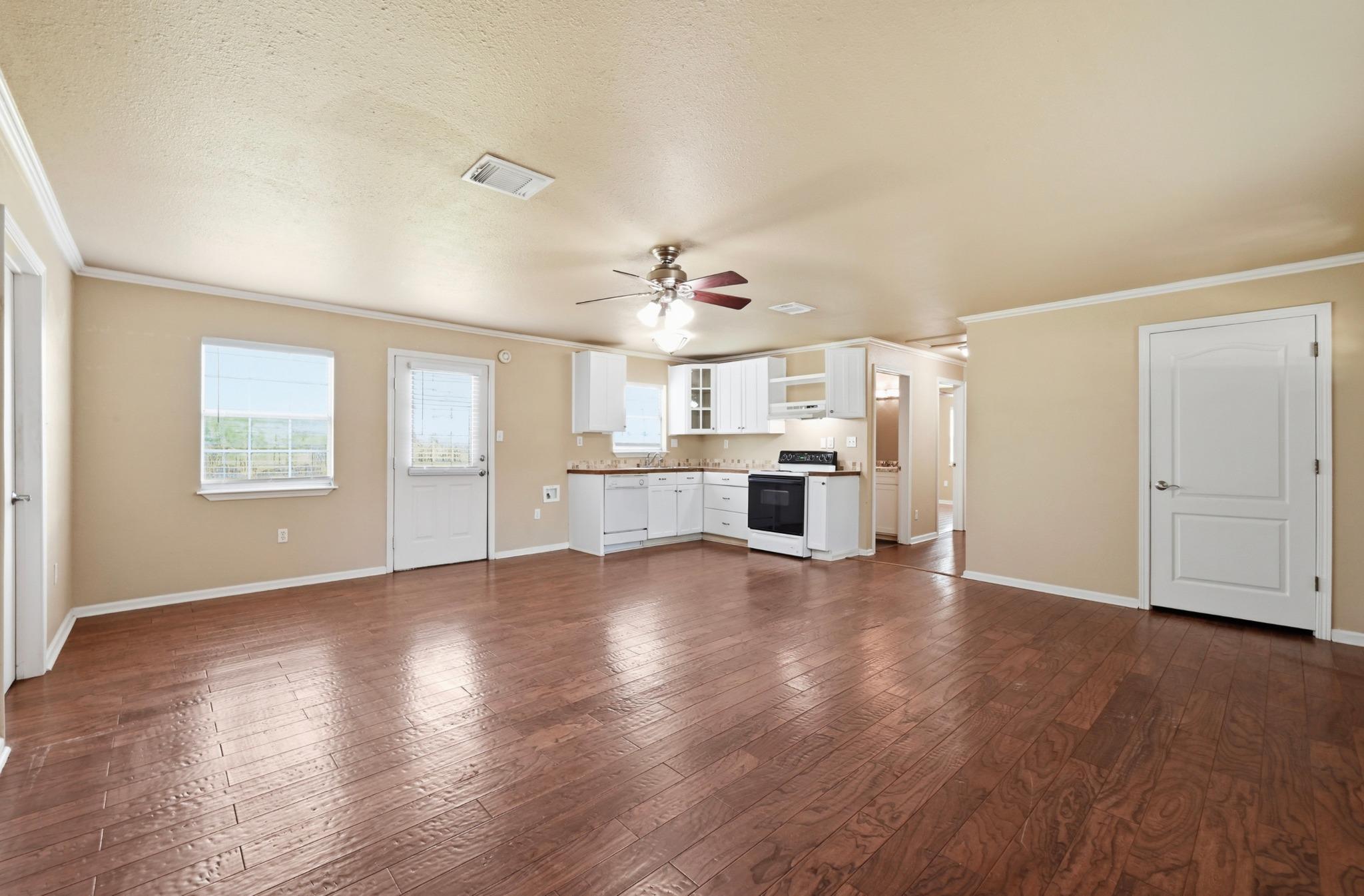 1127 Parr St Property Photo 6