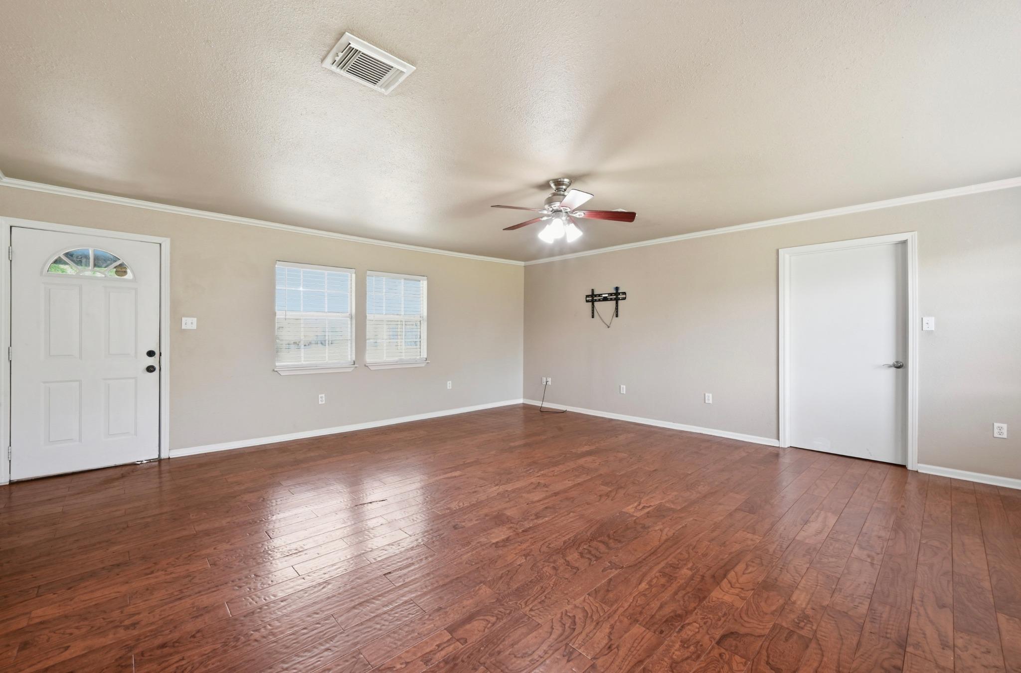 1127 Parr St Property Photo 8
